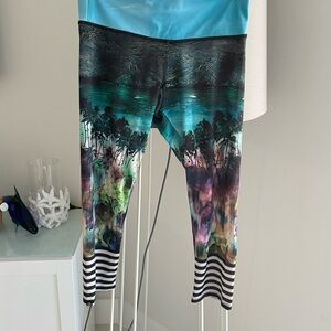 Onzie Blue and Black pattern high waisted Leggings